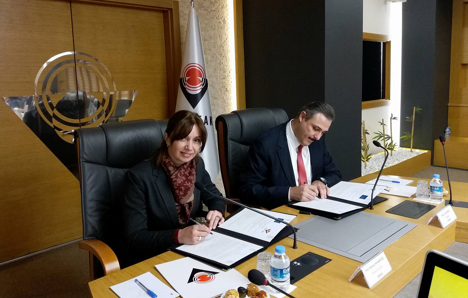 http://rustaveli.org.ge/images/NEWS/27786819_1916281051776729_686580938_o.jpg