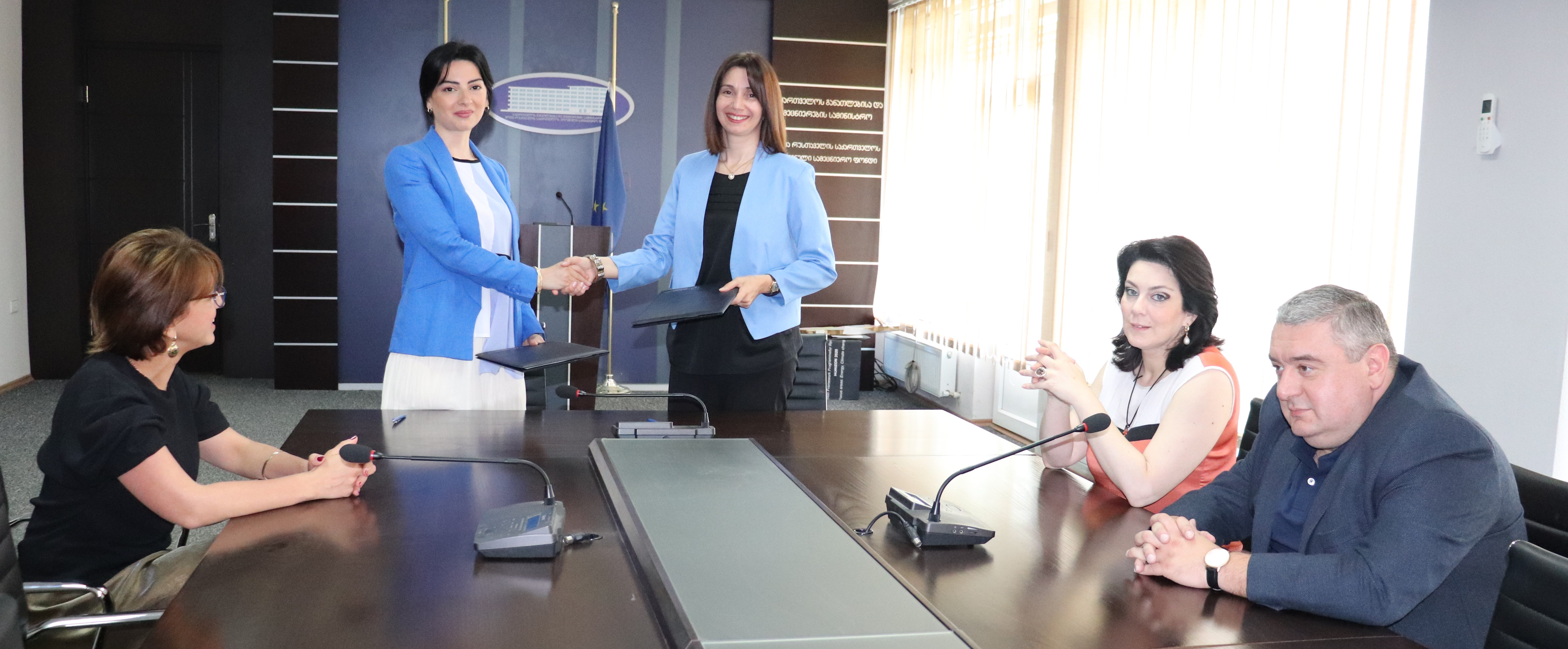 http://rustaveli.org.ge/images/NEWS/IMG_0914.JPG