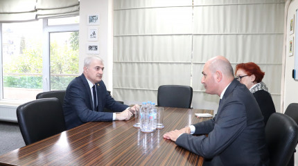 ფონდის გენერალური დირექტორი თეიმურაზ დოჭვირი აფხაზეთის ავტონომიური რესპუბლიკის მთავრობის თავმჯდომარეს რუსლან აბაშიძეს შეხვდა