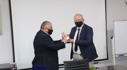 რუსთაველის ფონდში   ზვიად გამსახურდიას სახელობის პრემიის პირველი ლაურეატის, პროფესორ დავით ყოლბაიას დაჯილდოების ცერემონია გაიმართა  