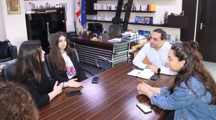 საერთაშორისო კონკურსში გამარჯვებულ მოსწავლეებს ფონდის დირექტორმა უმასპინძლა