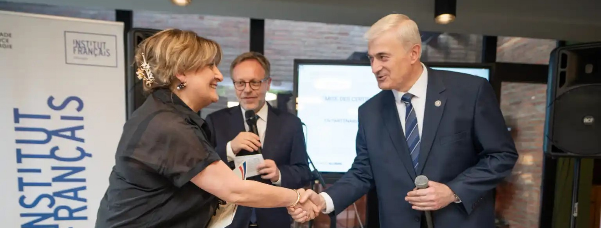 ფონდისა და საქართველოს ფრანგული ინსტიტუტის ერთობლივი კვლევითი სტაჟირების პროგრამის გამარჯვებულებს სერტიფიკატები გადაეცათ