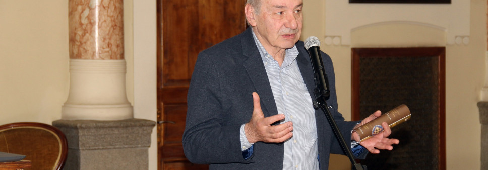 ხელნაწერთა ეროვნული ცენტრის ორგანიზებით, საქართველოს ეროვნულ ბიბლიოთეკაში მე-4 საერთაშორისო საგაზაფხულო სკოლა „აფხაზეთი: უძველესი დროიდან დღემდე (ისტორიულ-კულტუროლოგიური ასპექტები)“ გაიხსნა.